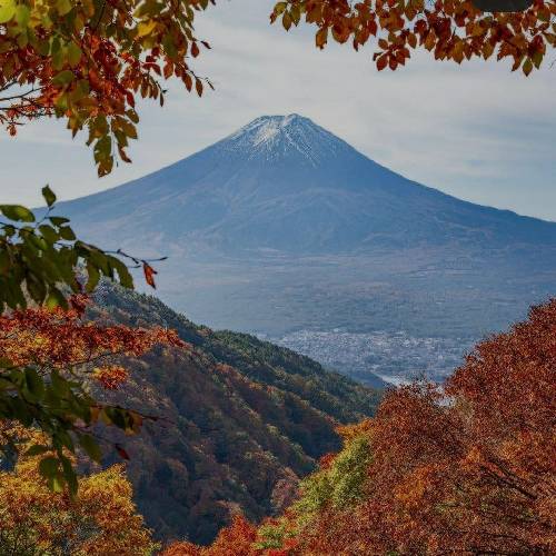 فراموشش کن دنیا اینجور نمیمونه اشک رویه گونهام خط سرخیه چشام نشونه