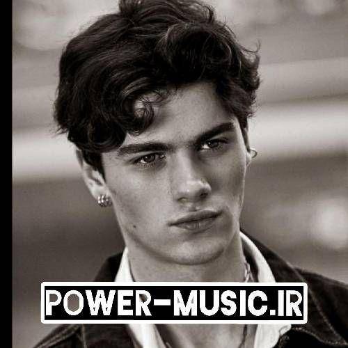 حامد یزدانی بغض گلومو میگیره از دل یه آهی میکنم