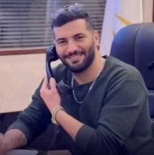 کیوان من سکوتو گریه میکنم تو بالکن میشینمو ول نمیکنم