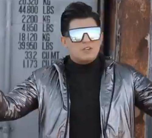 حامد الماسی ای بزن و ای بکوب میگن برای یار منه گِل عالم به سرم