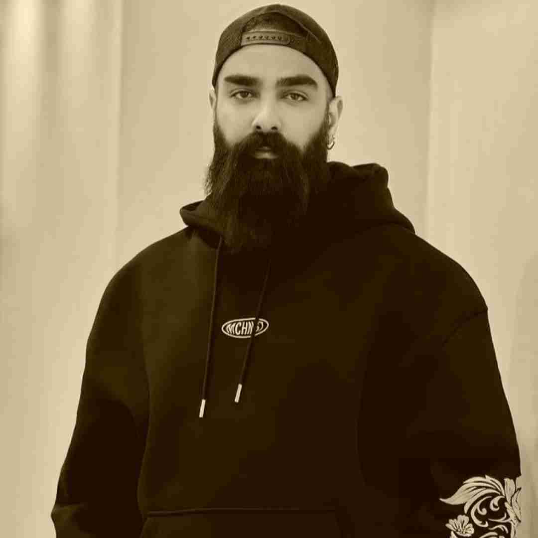 علی میر خونه مادری یادت هست که میذاشتم سرمو تو بغلت