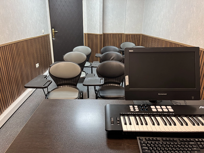 تصاویری از آگادمی آوای آرتا 1