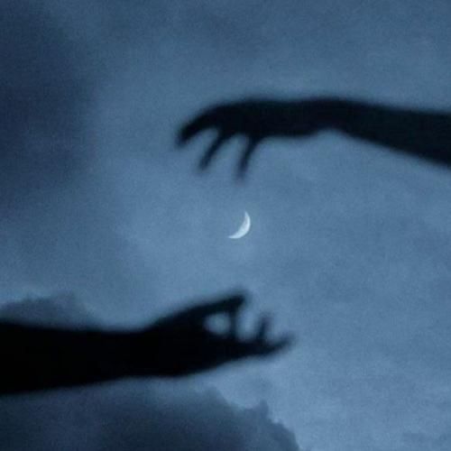 دم و دیقه تو هستی تو سرم قول دادم هرجا که رفتیم