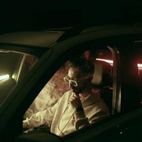 مستر کیارش ببین حق داری بکنی اخم ولی بهت نمیاد