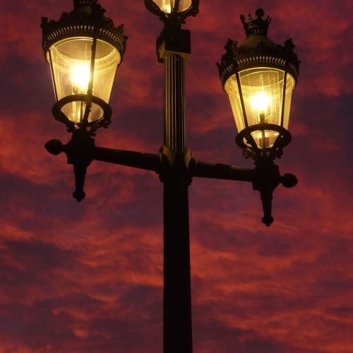 مثل اون بچه ای دلم شکسته که براش اسباب بازی نخریدن